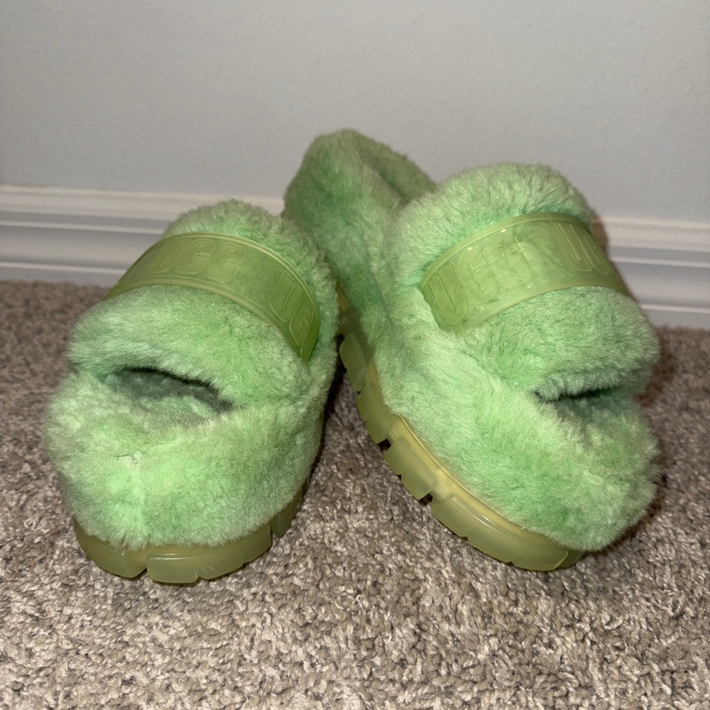Like new UGG Fluffita Clear